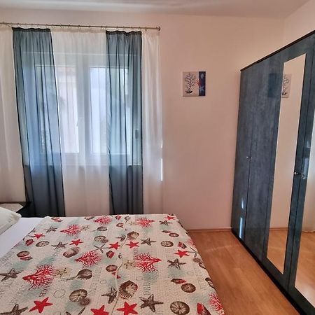 Apartments Slado Omis Exterior photo