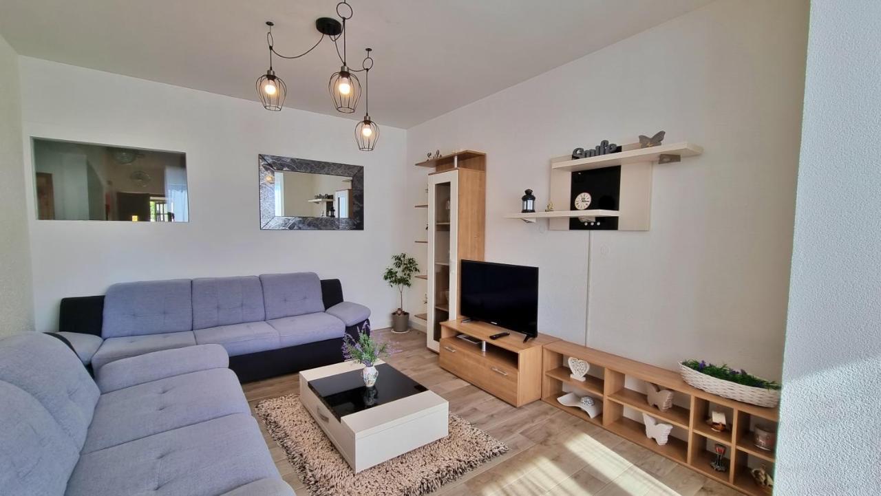 Apartments Slado Omis Exterior photo