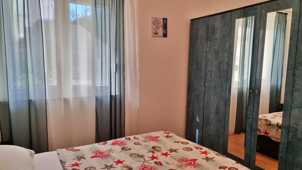 Apartments Slado Omis Exterior photo