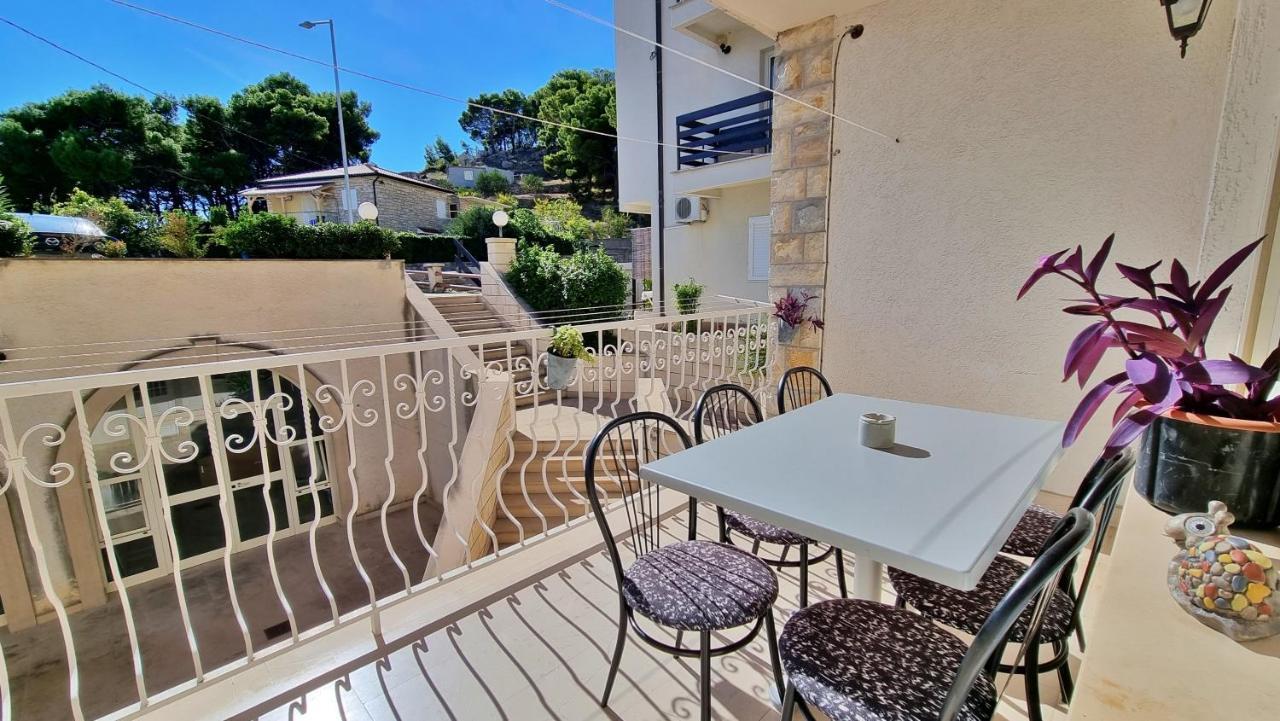 Apartments Slado Omis Exterior photo