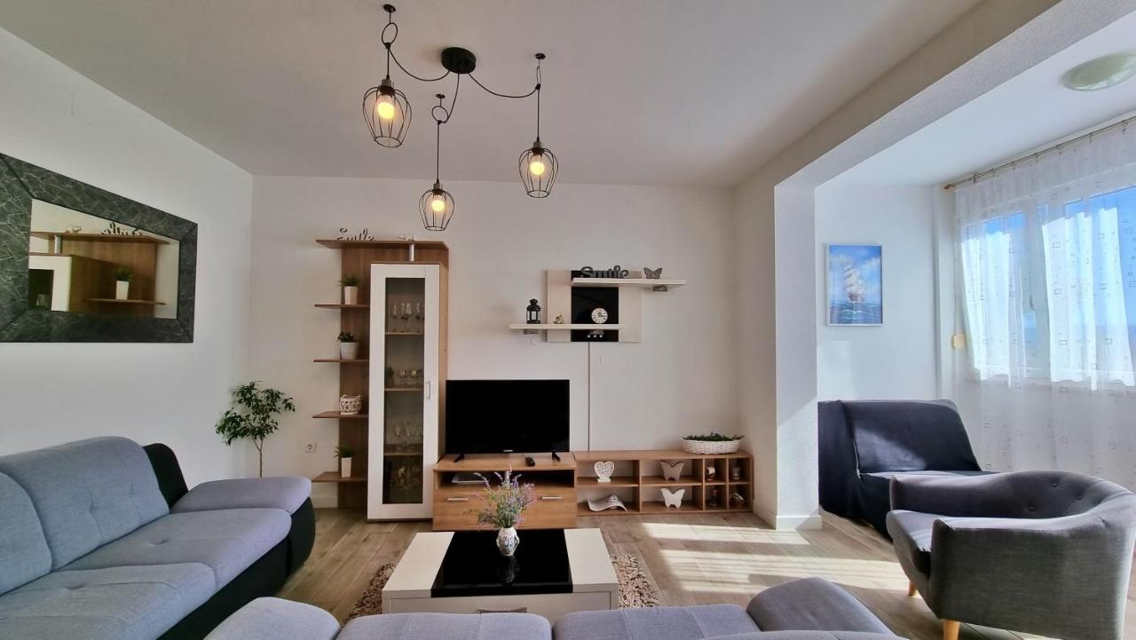 Apartments Slado Omis Exterior photo