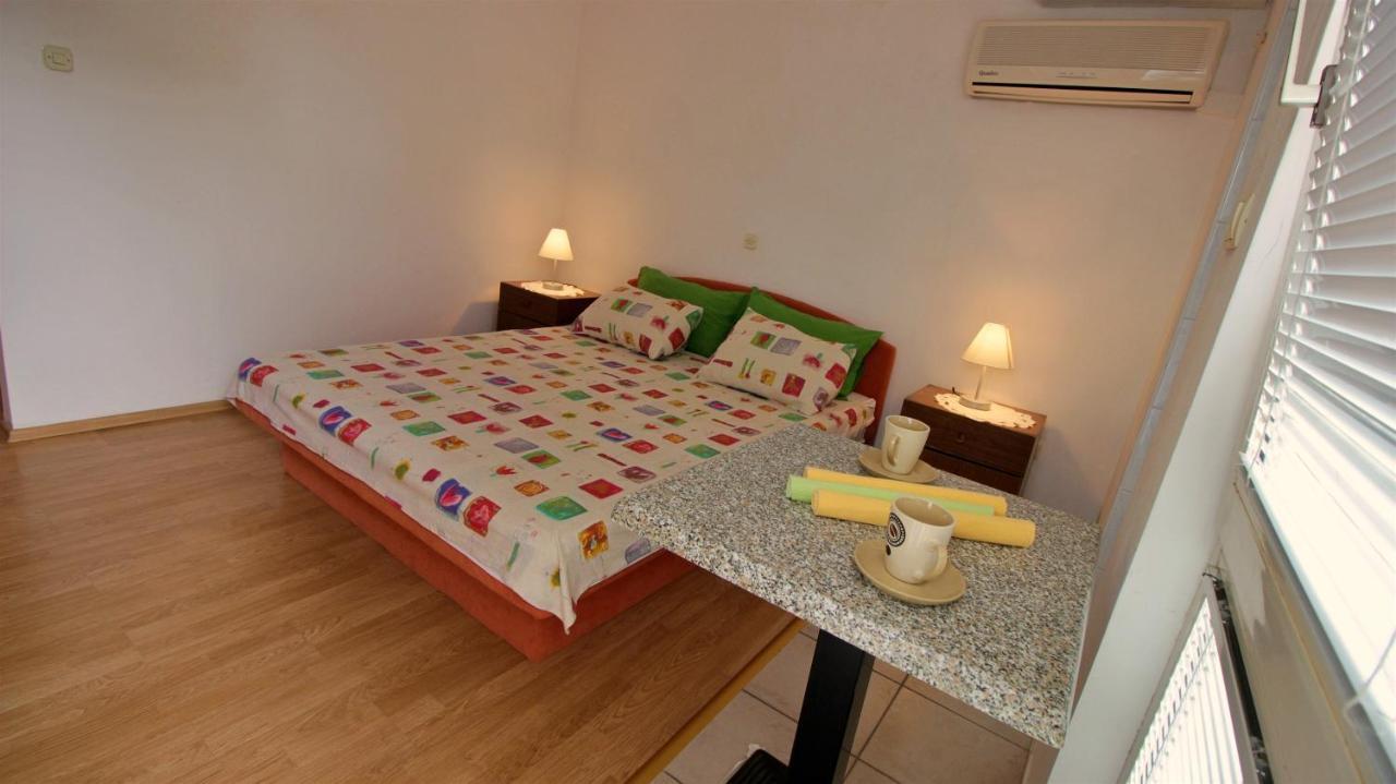 Apartments Slado Omis Exterior photo