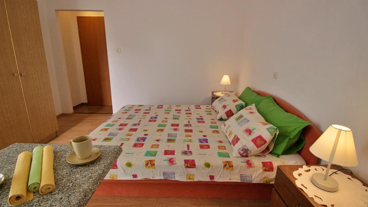 Apartments Slado Omis Exterior photo